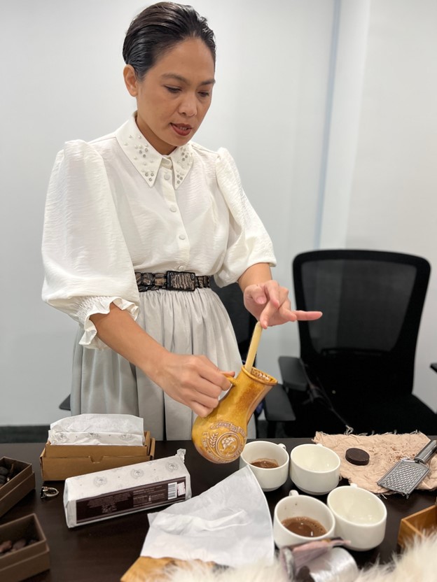 Cebu’s “Chocolate Queen” Ms. Raquel T. Choa brought to the Philippine Embassy in Singapore The Chocolate Chamber’s (TCC) signature Chocolate Break - an appreciation of Philippine chocolate and its distinct flavors which TCC aims to feed a person's mind and body with the goodness of chocolates.