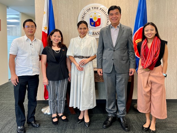 (L-R) Mr. Edu Pantino, TCC Chief Operating Officer; Economic and Cultural Section Head Vice Consul Joy Anne B. Lai; TCC’s President and Founder, Ms. Raquel Toquero-Choa; Chargé d’Affaires Emmanuel R. Fernandez; and Commercial Counsellor Carla Regina P. Grepo posed for a group photo after an engaging Chocolate Break experience.
