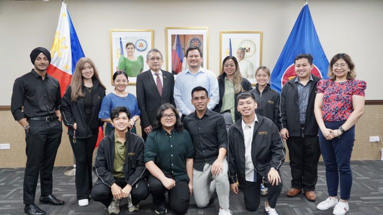 Students and faculty members of the Aerospace Engineering Department of Ateneo de Davao University pose for a photo opportunity with Ambassador Macaraig (4th from L) together with Third Secretary and Vice Consul Joy Anne Lai (3rd from L) and Cultural Attache and FilCom Relations Officer Rosellie L. Bantay (Rightmost).